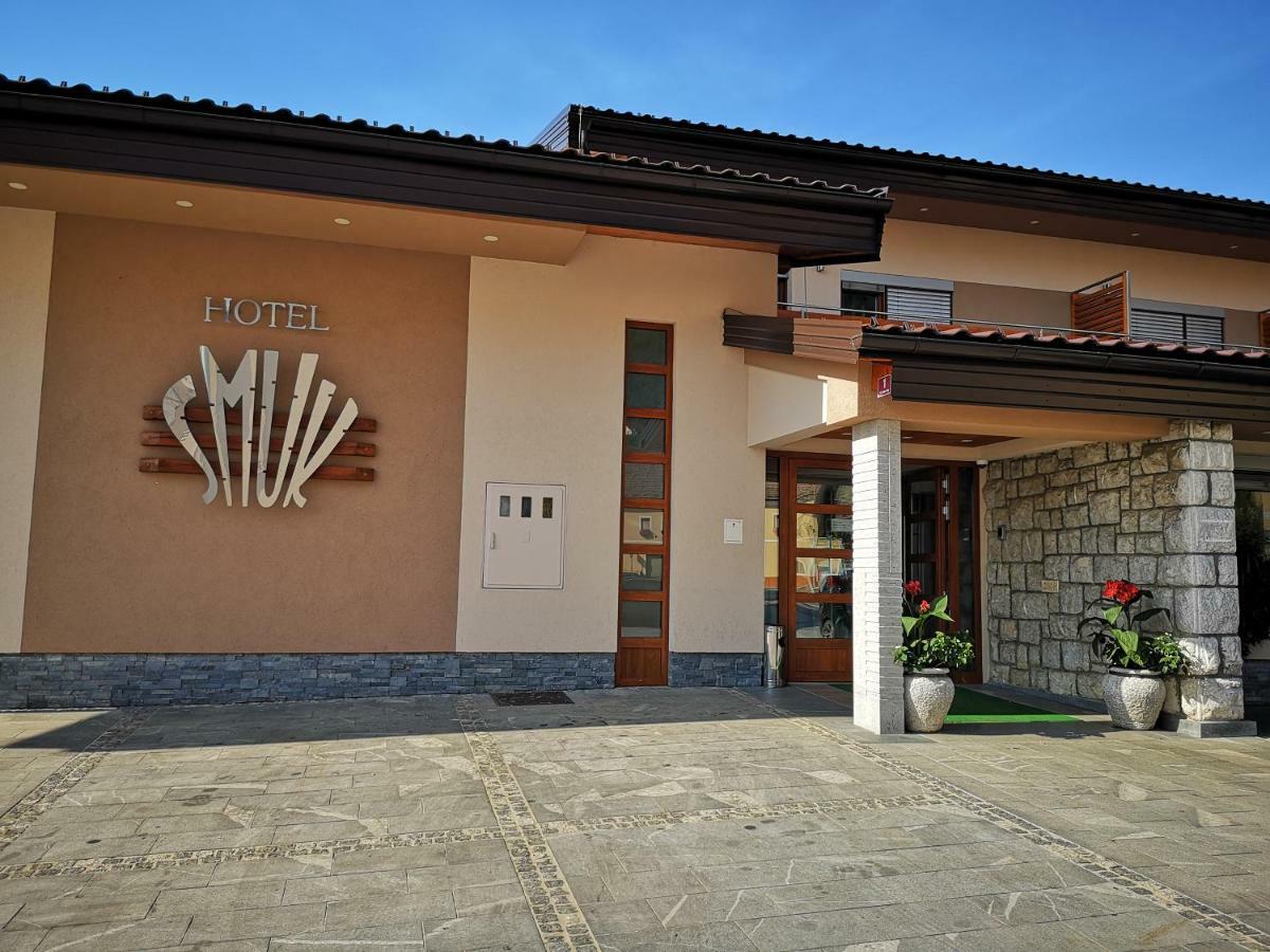 Hotel Smuk Semic Exterior photo